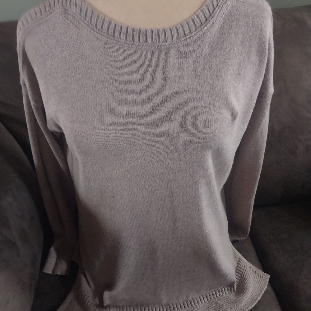 Old Navy Women's Taupe Crew Neck Sweater